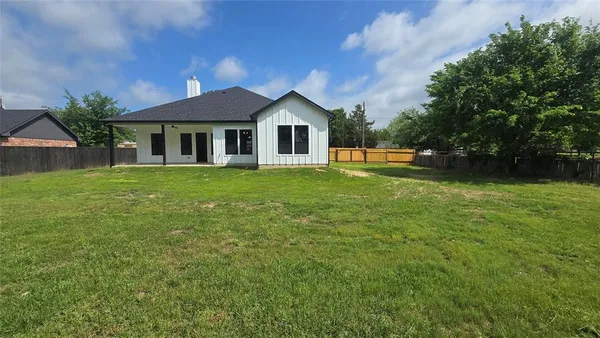 $458,000 | 1106 East Sixth Street, Springtown, TX 76082