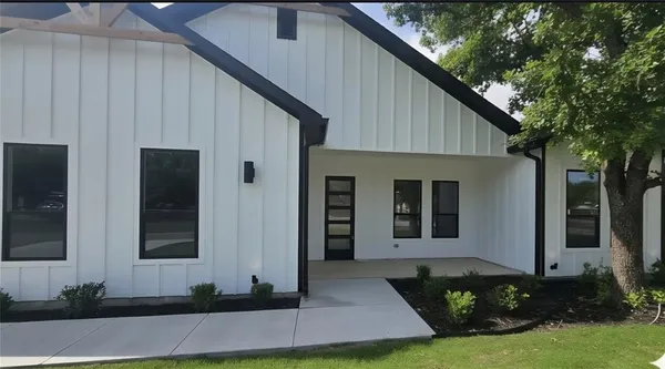 $458,000 | 1106 East Sixth Street, Springtown, TX 76082