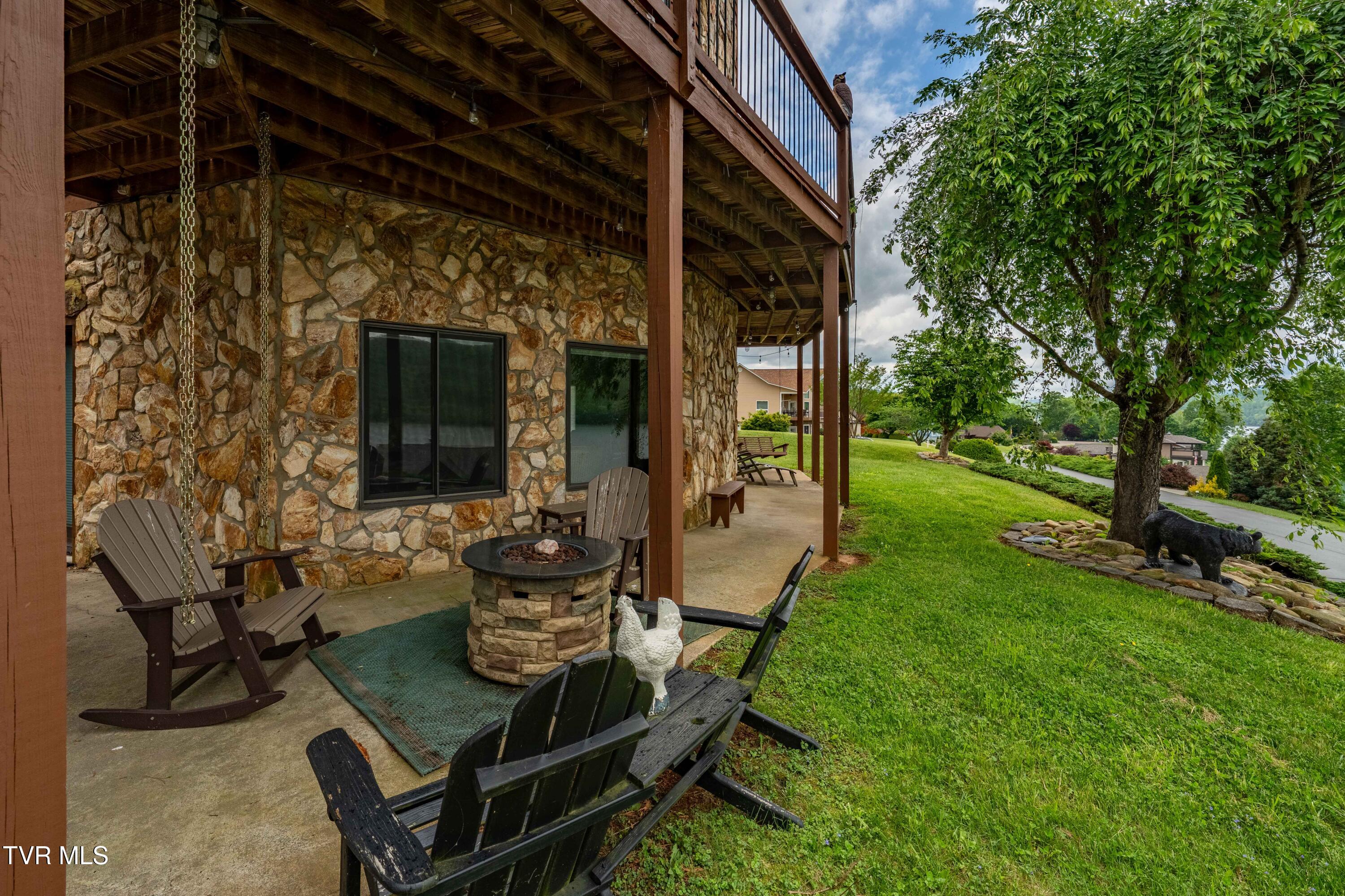 589 Harbor Point Road Butler, TN 37640 - Photo 47 of 64 598 Harbor Point Rd (32 of 89)