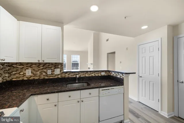 $2,000 | 11350 Aristotle Drive, Unit 7402, Fairfax, VA 22030