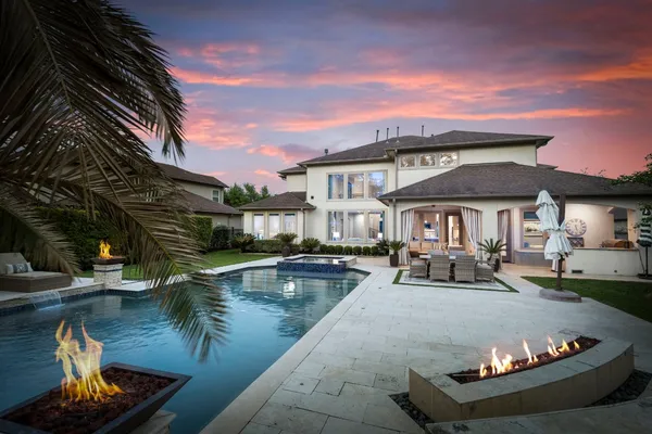 $1,675,000 | 19 Pondera Point Drive, The Woodlands, TX 77375