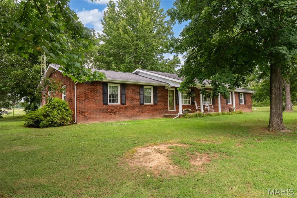 1425 Coffee Road Raleigh, IL 62977 - Photo 3 of 33