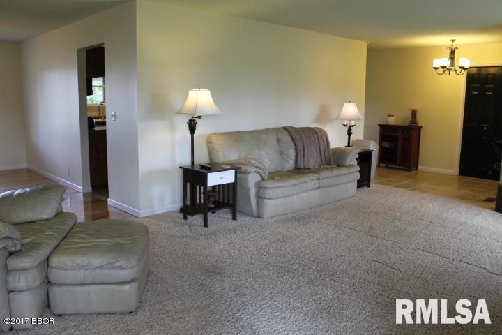 11603 Strawberry Road Carbondale, IL 62901 - Photo 9 of 33 Gallery Image 9
