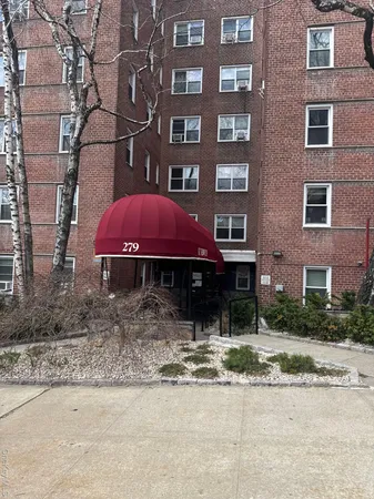 $169,900 | 279 North Broadway, Unit 7E, Yonkers, NY 10701