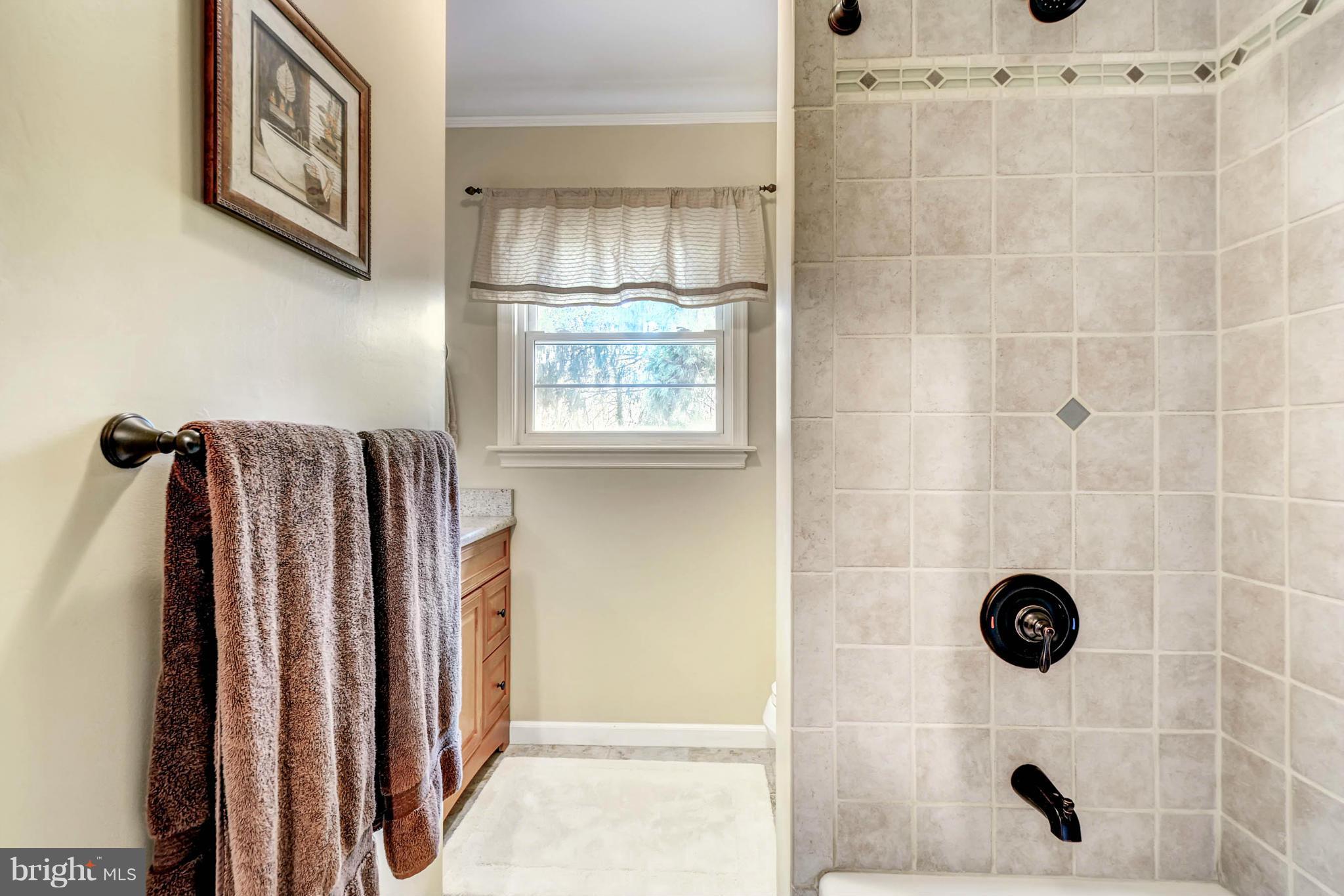 8818 Wolverton Road Baltimore, MD 21234 - Photo 17 of 25 Bath