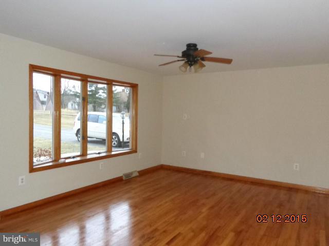 7848 Mountain Laurel Road Boonsboro, MD 21713 - Photo 4 of 10 Living Room
