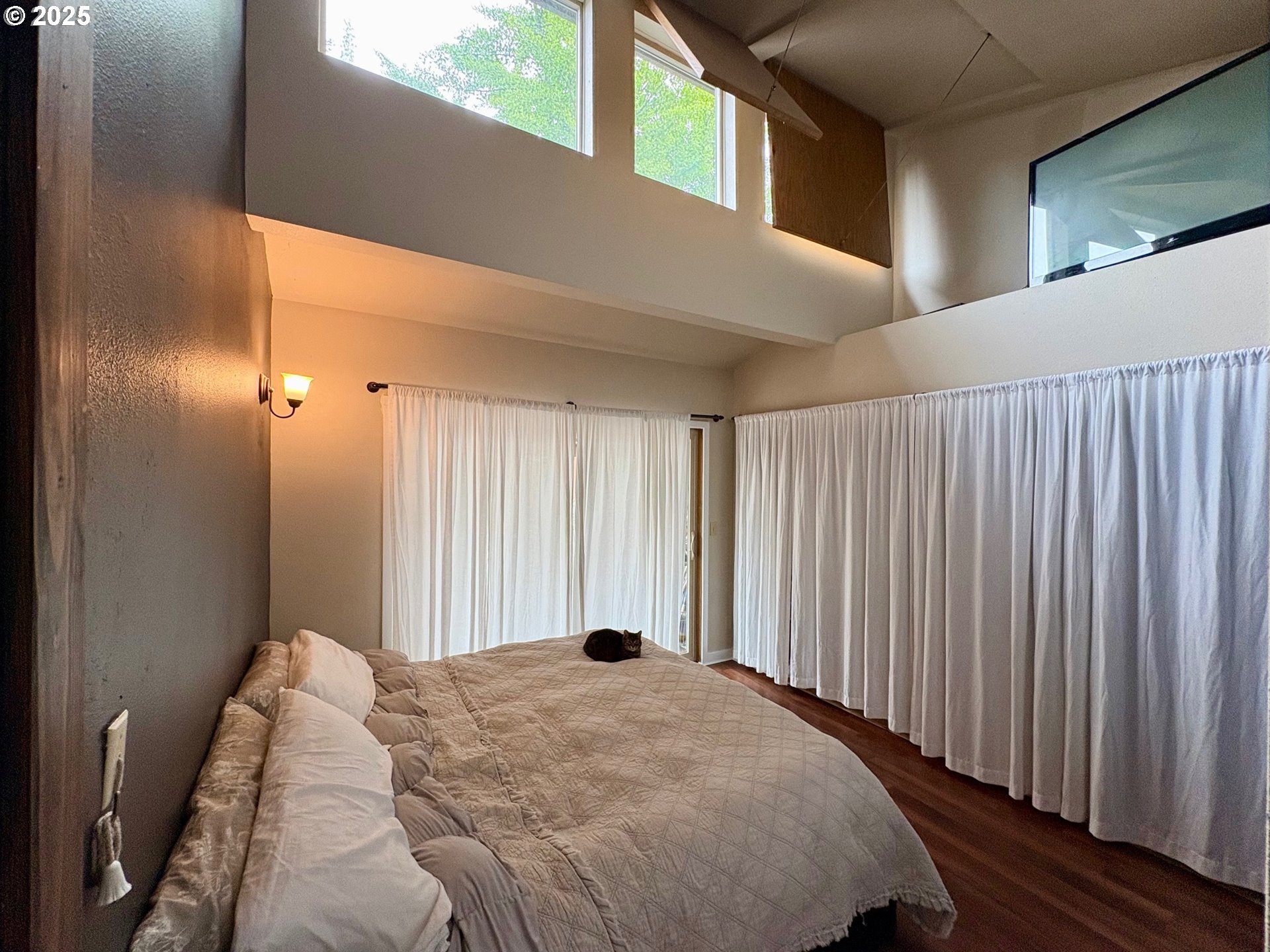 892 South 55th Place Springfield, OR 97478 - Photo 14 of 35 a bed sitting in a spacious bedroom next to a window