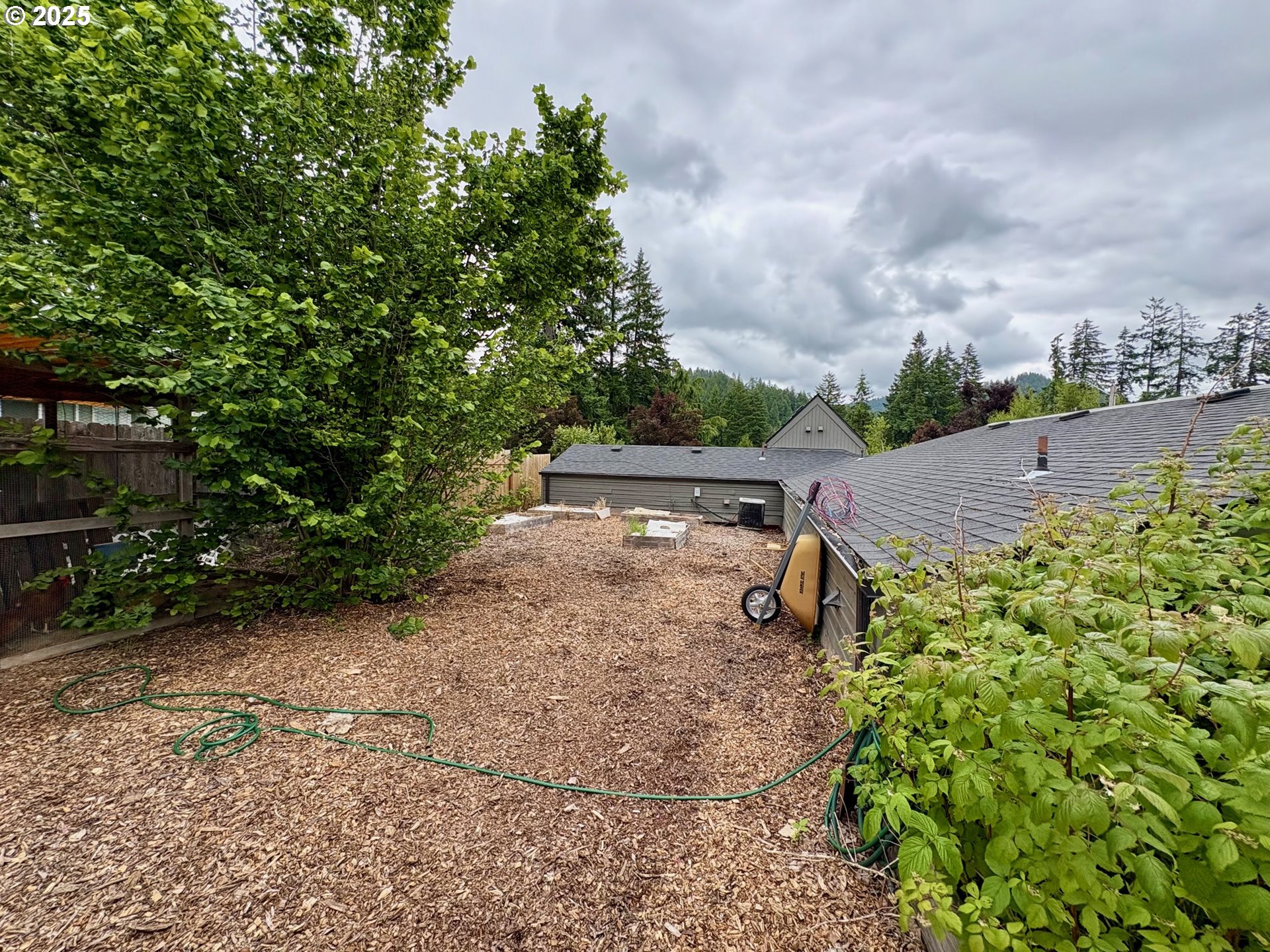 892 South 55th Place Springfield, OR 97478 - Photo 25 of 35 a view of an outdoor space with garden
