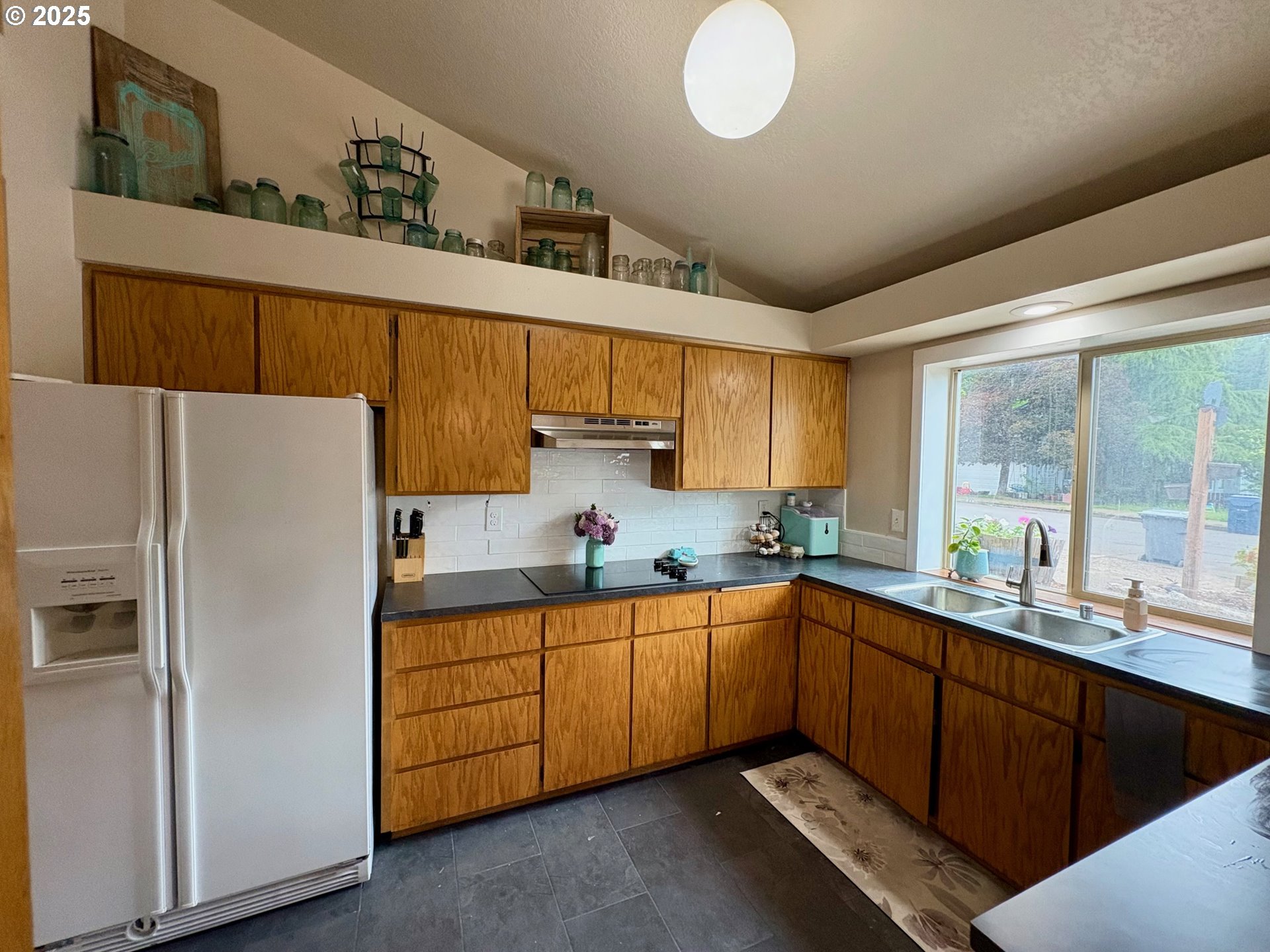 892 South 55th Place Springfield, OR 97478 - Photo 6 of 35 a kitchen with a sink a refrigerator and window