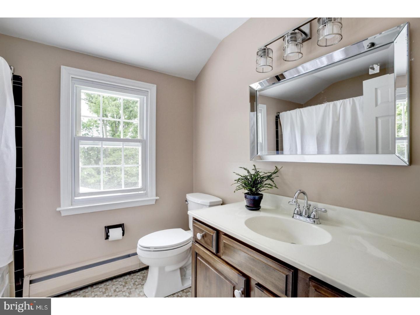 84 Glendale Road Exton, PA 19341 - Photo 19 of 25 Bathroom