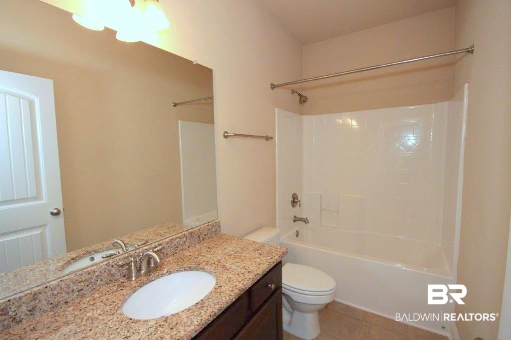 9801 Cumbria Drive Daphne, AL 36526 - Photo 10 of 41 Guest Bath