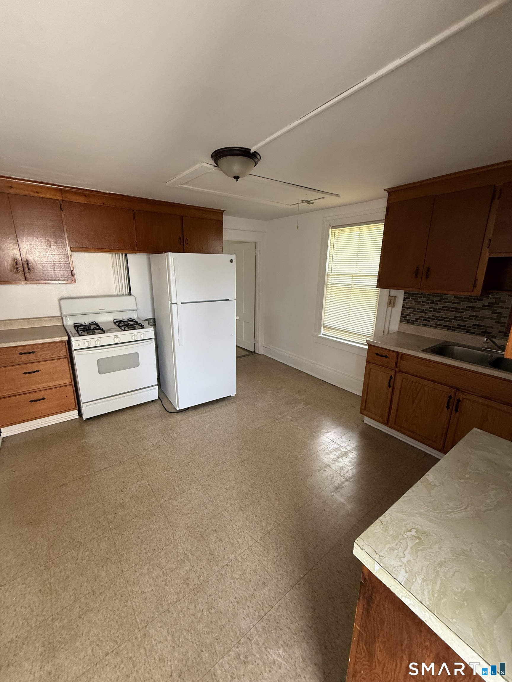 39 Grand Street, Unit 4 Middletown, CT 06457 - Photo 2 of 11