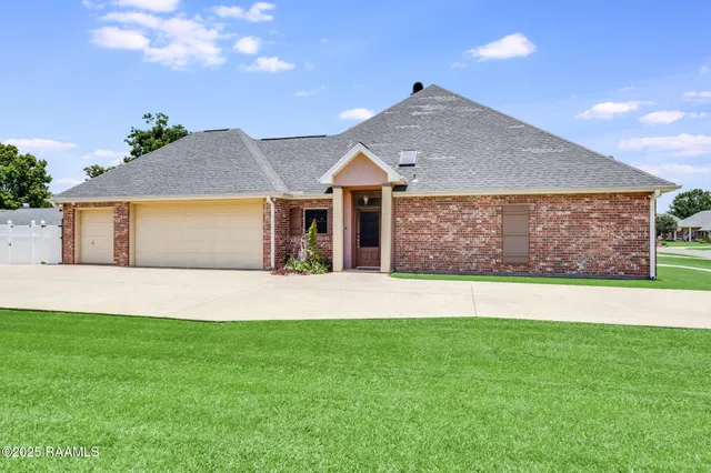 $355,000 | 605 Terrell Court, New Iberia, LA 70563
