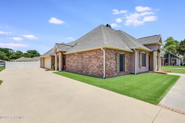 $355,000 | 605 Terrell Court, New Iberia, LA 70563