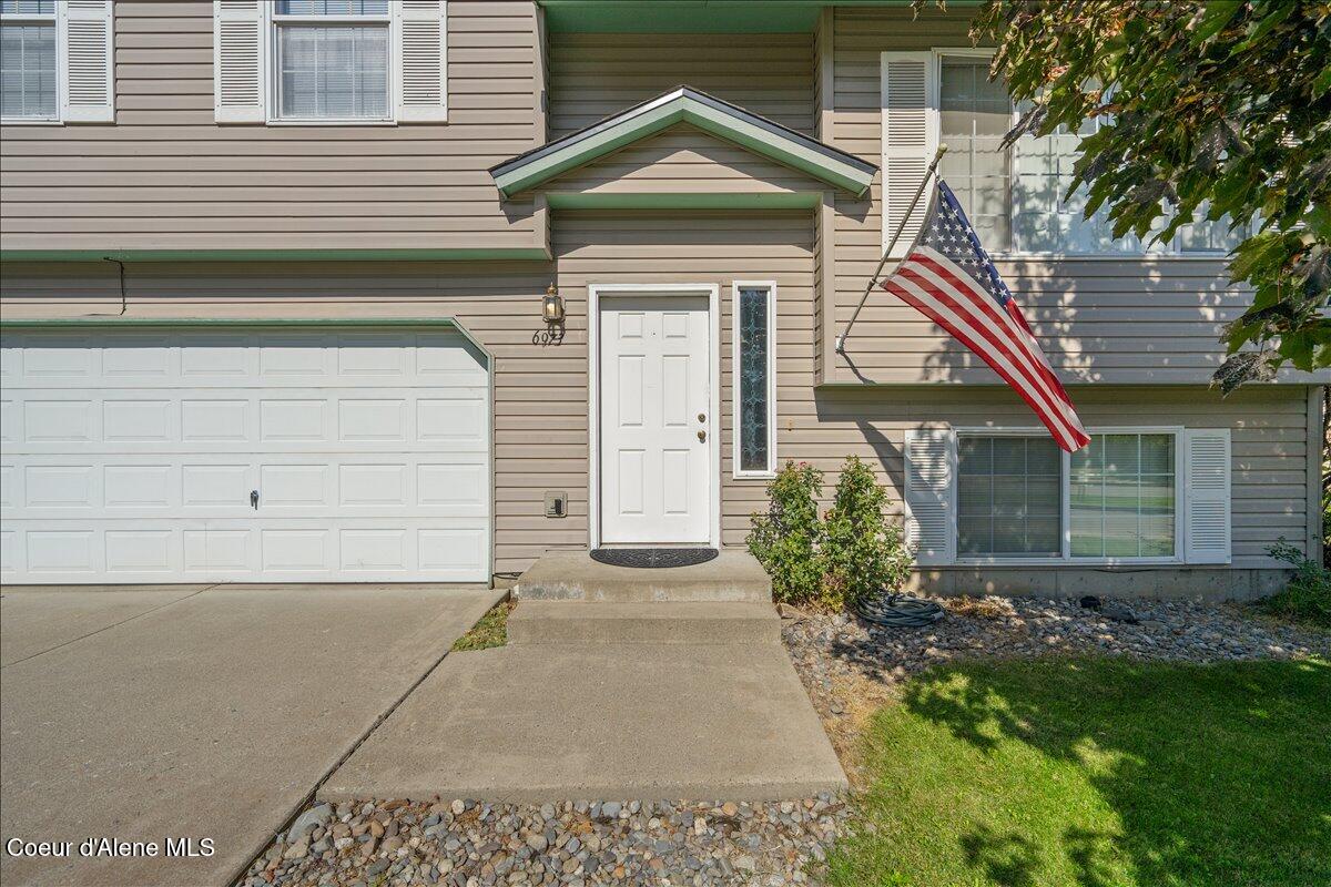 6973 Legacy Drive Rathdrum, ID 83858 - Photo 3 of 45 Front walkway