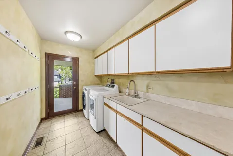 $1,265,000 | 450 Stagecoach Run, Glen Ellyn, IL 60137