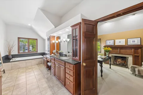 $1,265,000 | 450 Stagecoach Run, Glen Ellyn, IL 60137