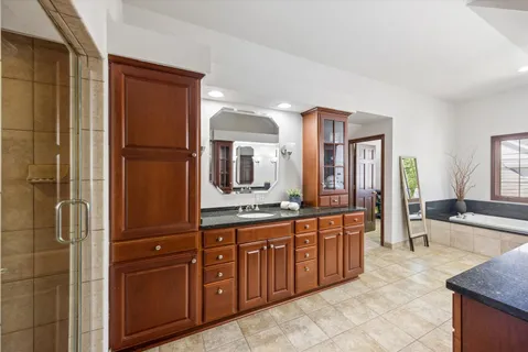$1,265,000 | 450 Stagecoach Run, Glen Ellyn, IL 60137