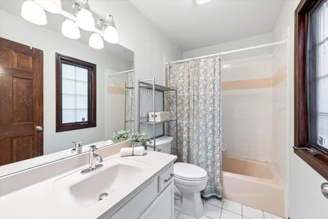 $1,265,000 | 450 Stagecoach Run, Glen Ellyn, IL 60137