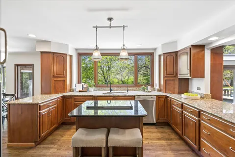 $1,265,000 | 450 Stagecoach Run, Glen Ellyn, IL 60137