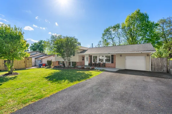 $650,000 | 109 North Aspen Avenue, Sterling, VA 20164