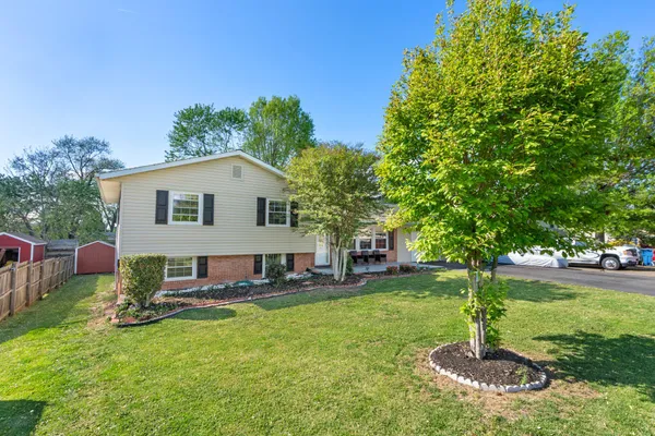$650,000 | 109 North Aspen Avenue, Sterling, VA 20164