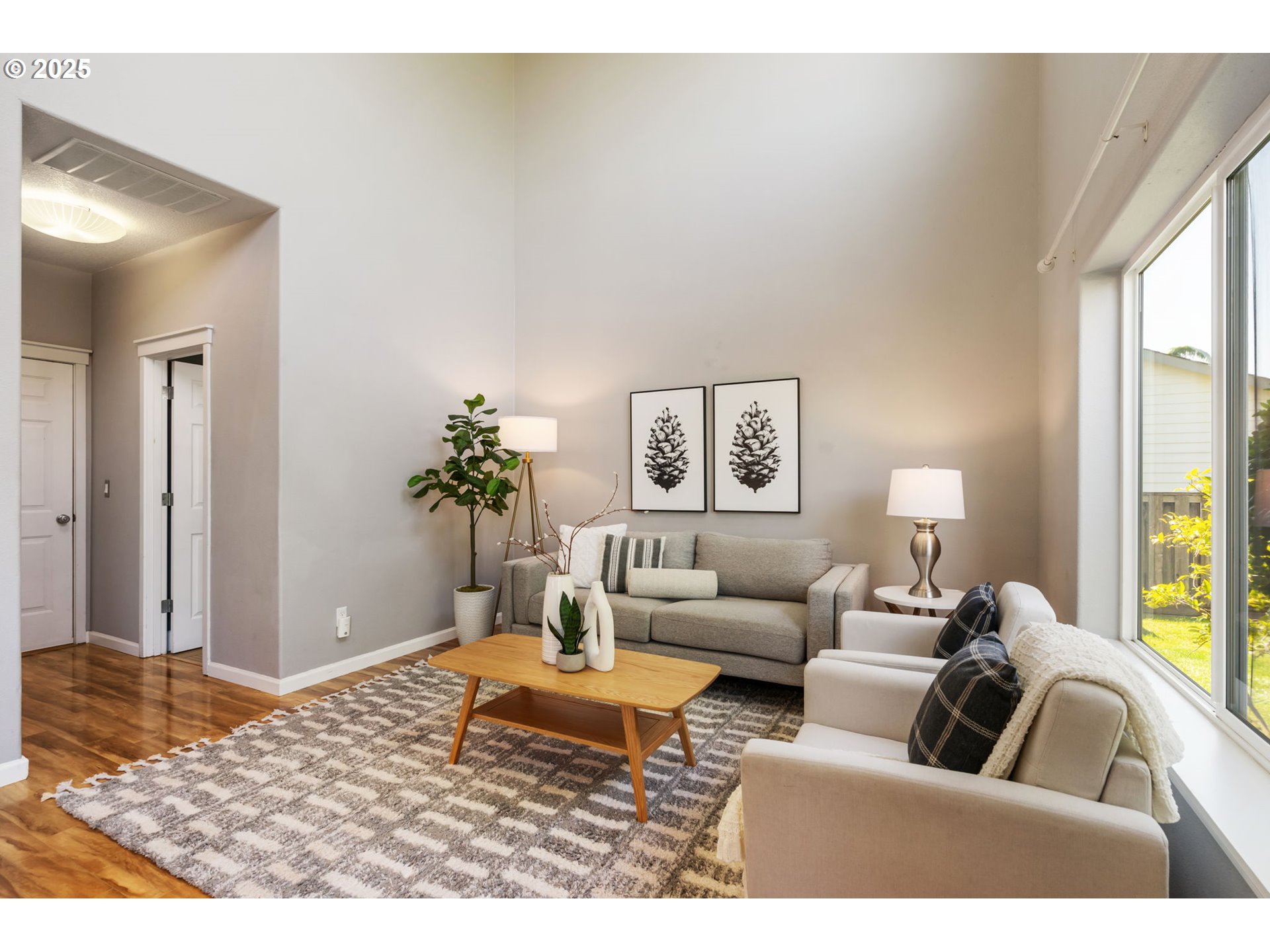 6379 Southeast 31st Terrace Gresham, OR 97080 - Photo 11 of 42 a living room with furniture and a window