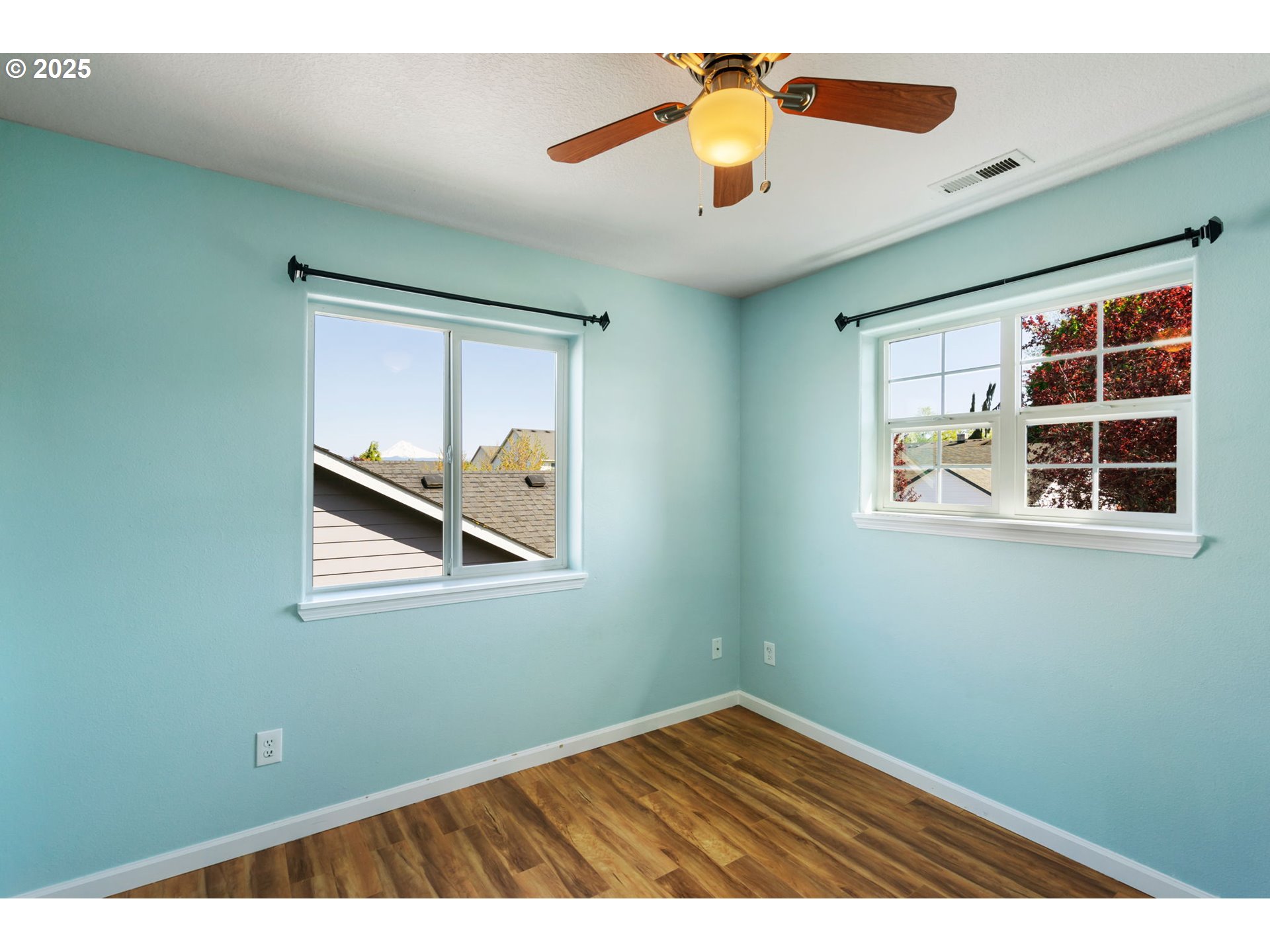 6379 Southeast 31st Terrace Gresham, OR 97080 - Photo 27 of 42 an empty room with window and ceiling fan