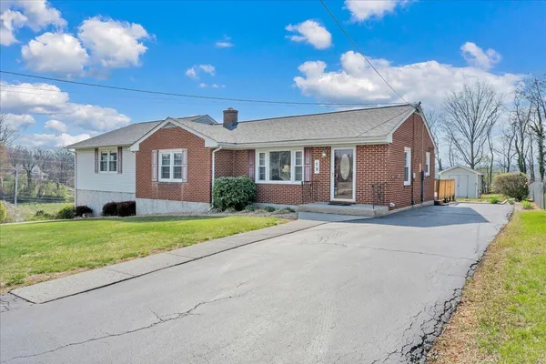 $324,950 | 19 Hillmount Drive, Salem, VA 24153