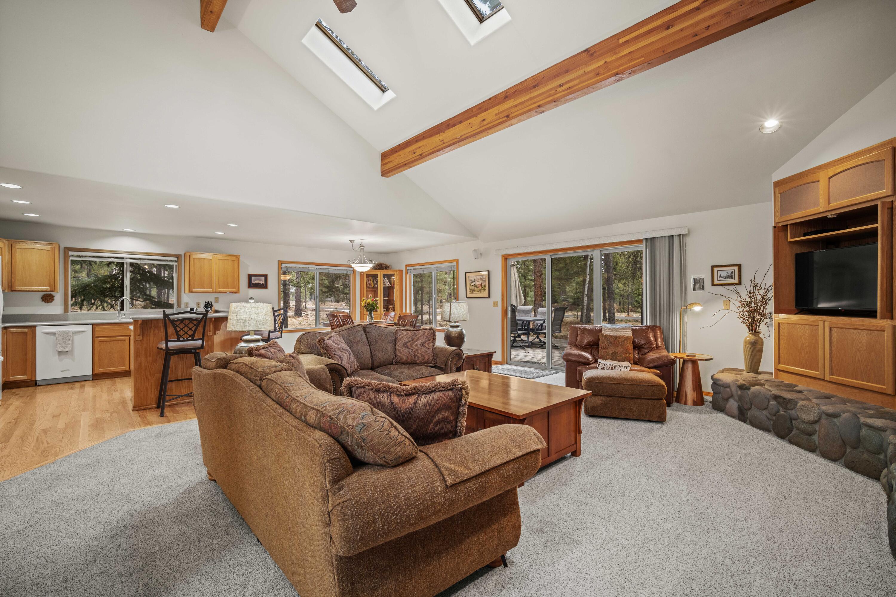 57655 Aspen Lane, Unit 2 Sunriver, OR 97707 - Photo 8 of 47 8 - living