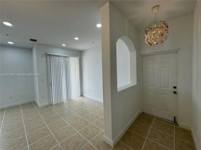 $2,650 | 10012 Northwest 7th Street, Unit 208, Miami, FL 33172