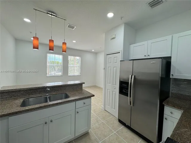 $2,650 | 10012 Northwest 7th Street, Unit 208, Miami, FL 33172