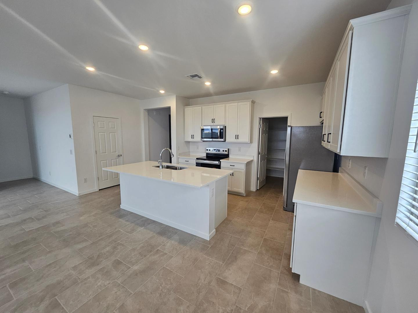548 West Fremont Pass Apache Junction, AZ 85120 - Photo 2 of 21 Photo #2