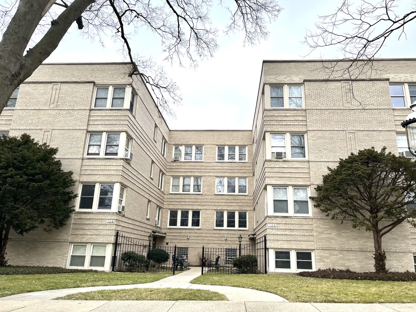 104 Pine Avenue, Unit 8, Riverside, IL 60546 Compass