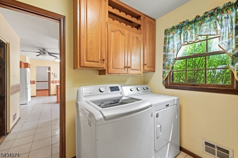 42 Higginsville Road Neshanic Station, NJ 08853 - Photo 15 of 33