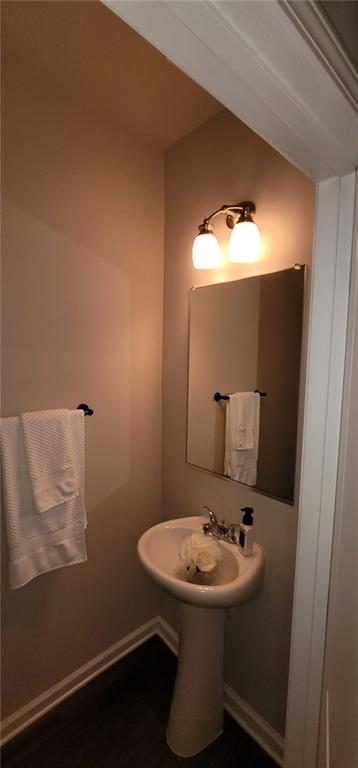 3433 Cascade Parc Boulevard Southwest Atlanta, GA 30311 - Photo 25 of 30 a bathroom with a sink and mirror