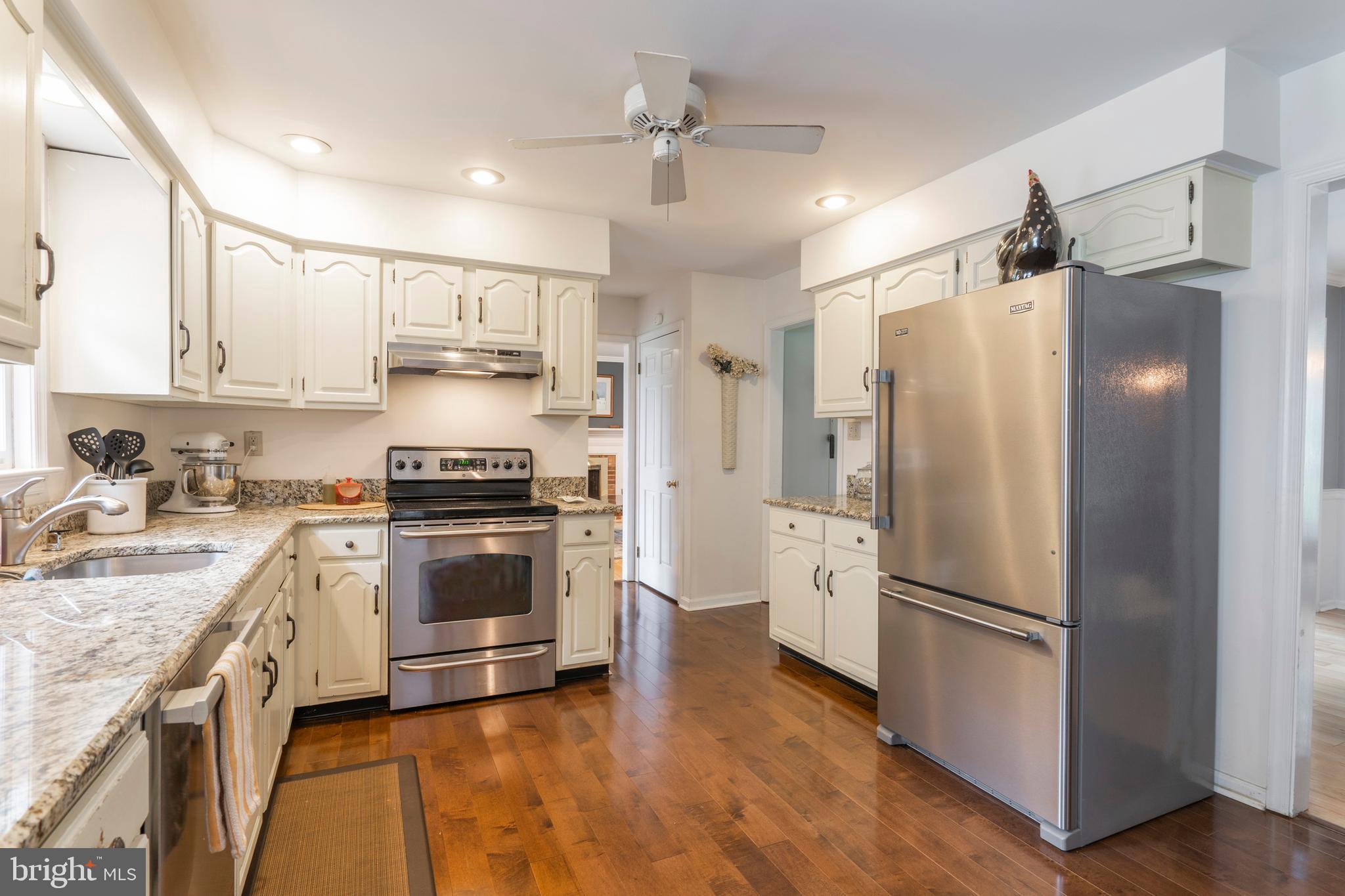 710 North Reeds Road Downingtown, PA 19335 - Photo 12 of 32 Kitchen - stainless steel appliance