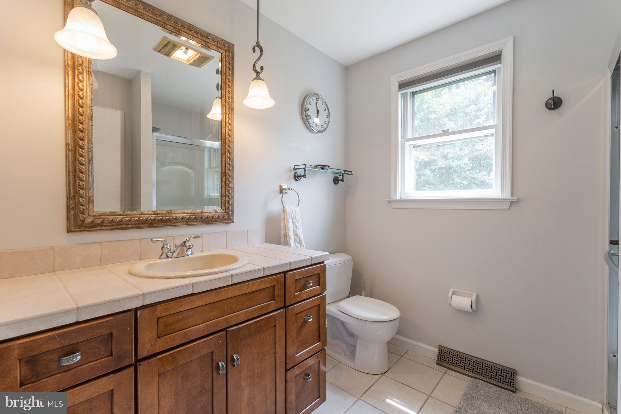 710 North Reeds Road Downingtown, PA 19335 - Photo 20 of 32 Main Bathroom - Tub/Shower