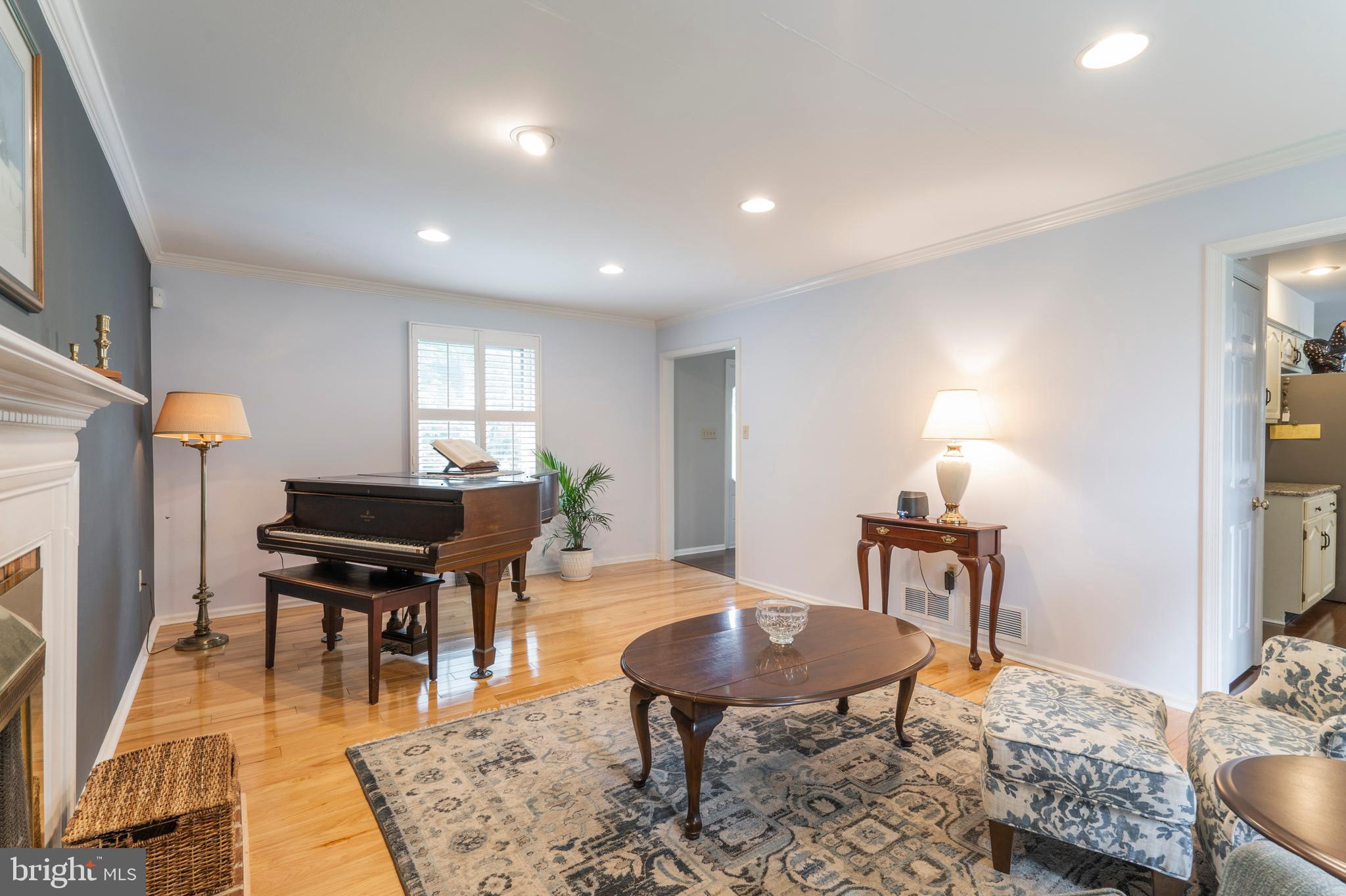 710 North Reeds Road Downingtown, PA 19335 - Photo 8 of 32 Living Room - hardwood flooring