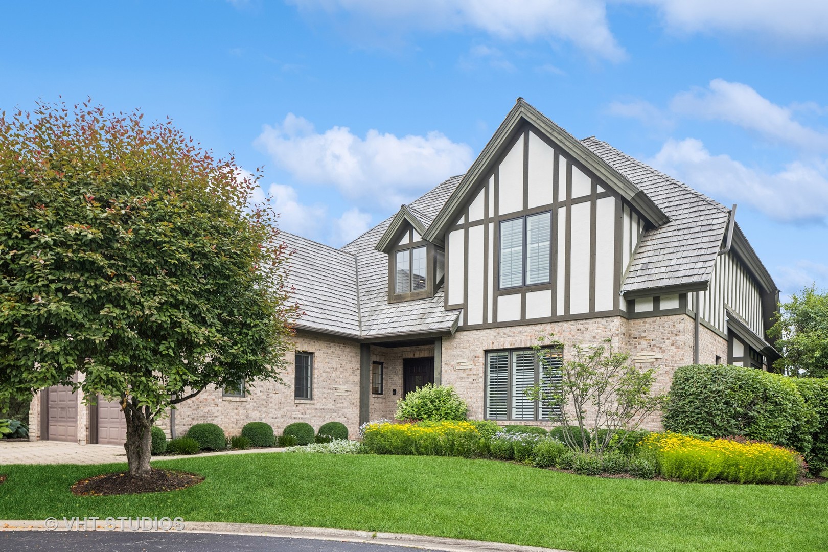 1101 Kenmare Drive Burr Ridge, IL 60527 - Photo 1 of 27