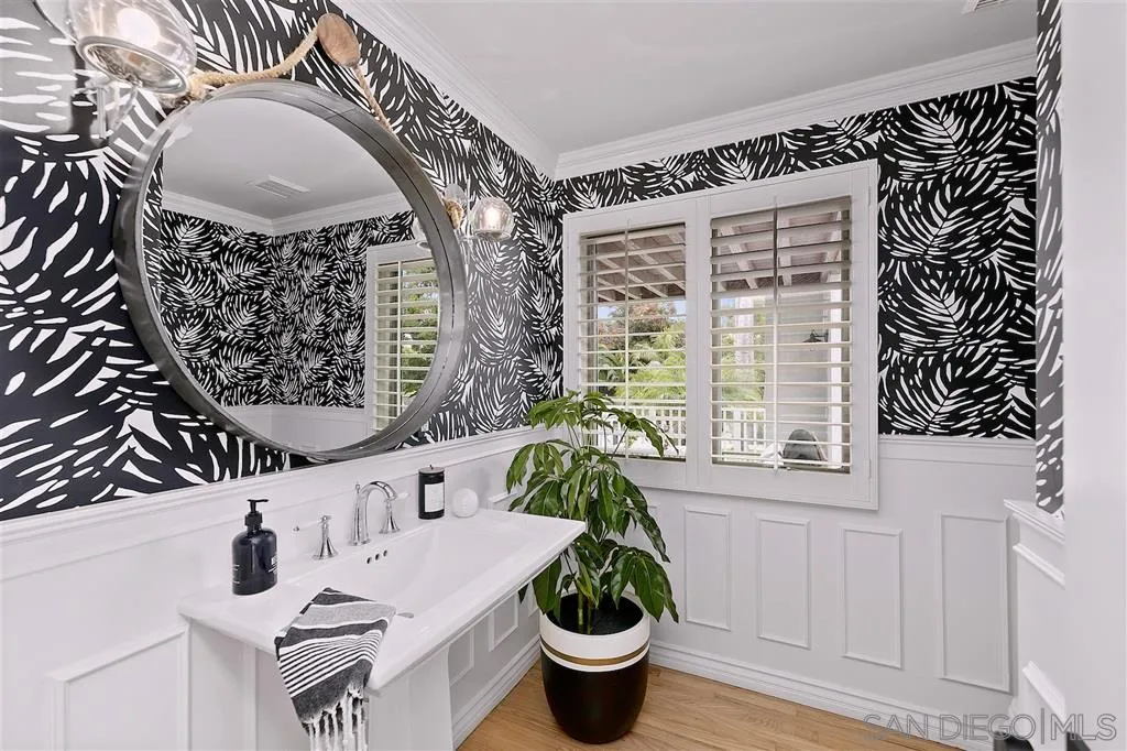 1441 Crest Drive Encinitas, CA 92024 - Photo 9 of 25 a close view of light fixtures and windows