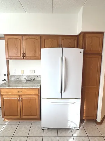 $243,000 | 9420 South 77th Court, Unit 2E, Hickory Hills, IL 60457