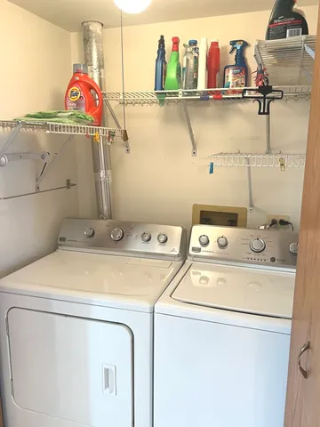 $243,000 | 9420 South 77th Court, Unit 2E, Hickory Hills, IL 60457