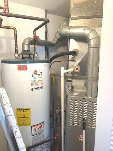 $243,000 | 9420 South 77th Court, Unit 2E, Hickory Hills, IL 60457