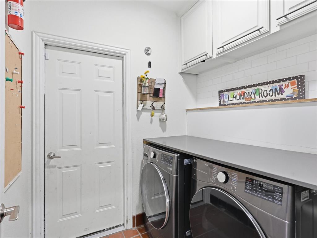 851 Chalfont Place Coppell, TX 75019 - Photo 26 of 36 a utility room with dryer and washer