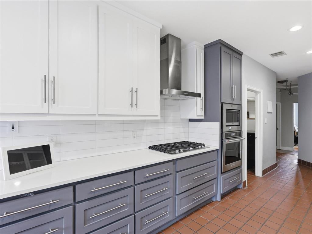 851 Chalfont Place Coppell, TX 75019 - Photo 4 of 36 a kitchen with cabinets and appliances