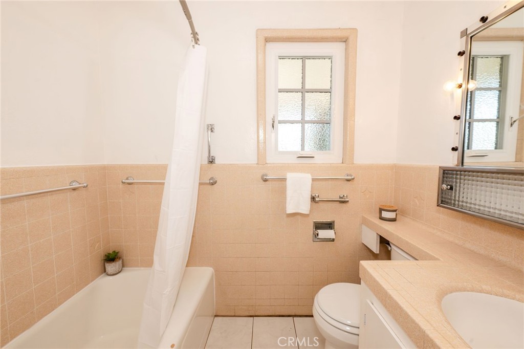 929 3rd Street Orland, CA 95963 - Photo 25 of 61 Bathroom/tub/shower