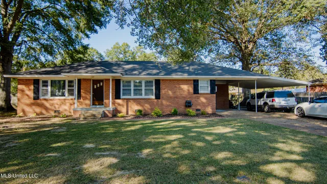 $214,000 | 105 Park Street, Batesville, MS 38606