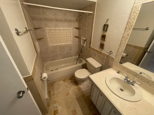 $1,300 | 2333 North Neva Avenue, Unit 306, Chicago, IL 60707