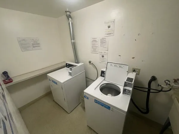 $1,300 | 2333 North Neva Avenue, Unit 306, Chicago, IL 60707